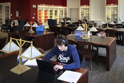 Students in Bridwell Library reading room