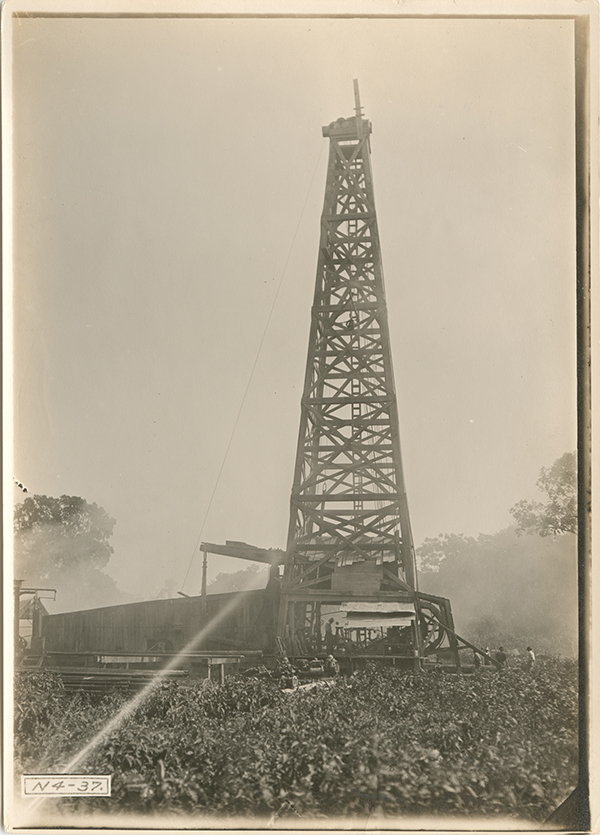 [Potrero del Llano No. 4 being drilled], 1910