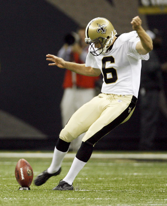 Thomas Morstead kicking football