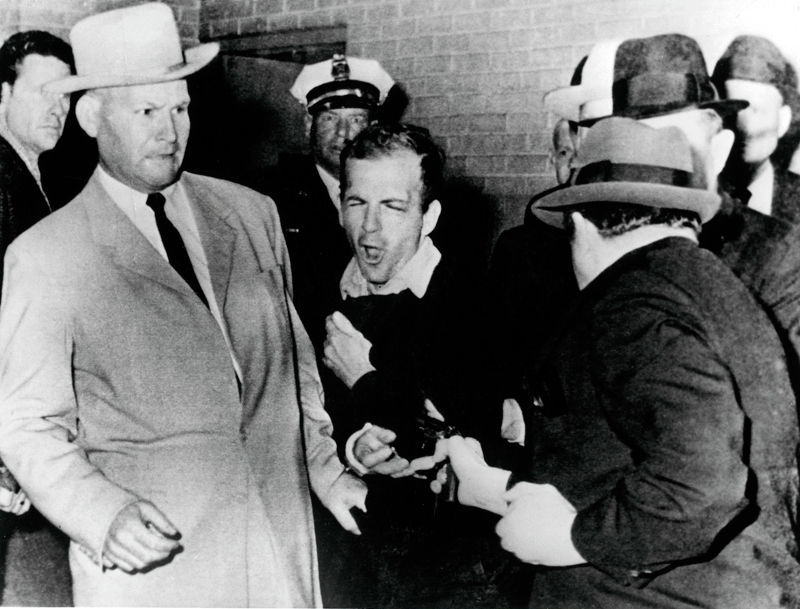  (image: http://www.smu.edu/~/media/Images/News/2013/Fall/Lee-Harvey-Oswald-shot.ashx?h=381&w=500&la=en) 