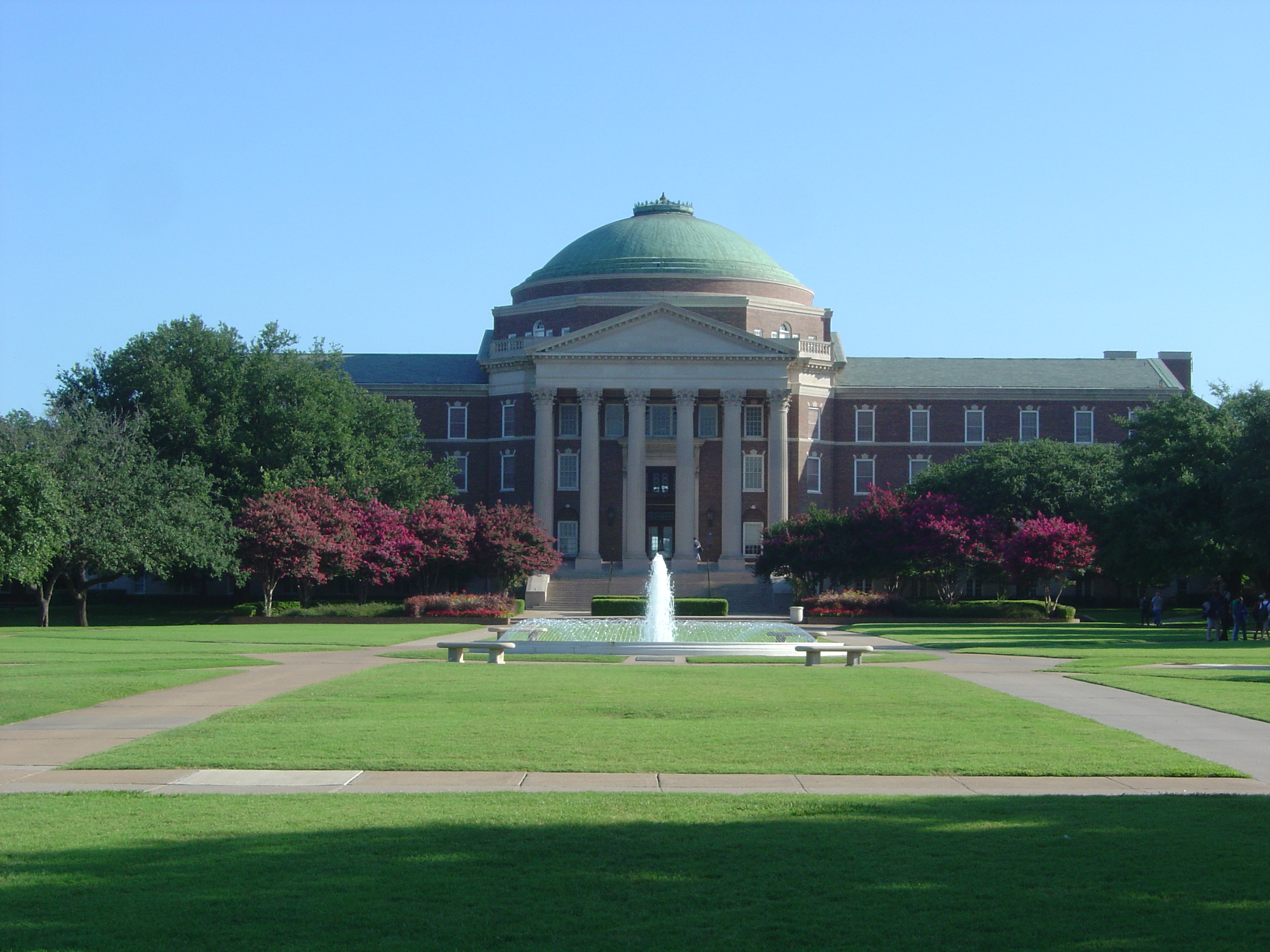 Dallas Hall - Campus Beauty