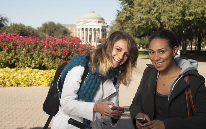 Two SMU students in front of Dallas Hall
