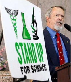 SMU Professor Ron Wetherington at a news conference on how science is taught in schools.