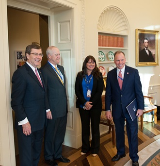 Visitors to the museum’s replica of the Oval Office include, from left, SMU President R. Gerald Turner, Bush Foundation President Mark Langdale, and SMU Vice President for Development and Public Affairs Brad Cheves. 
