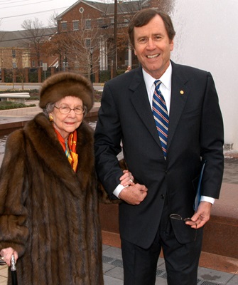 Ann Lacy Crain and SMU President R. Gerald Turner