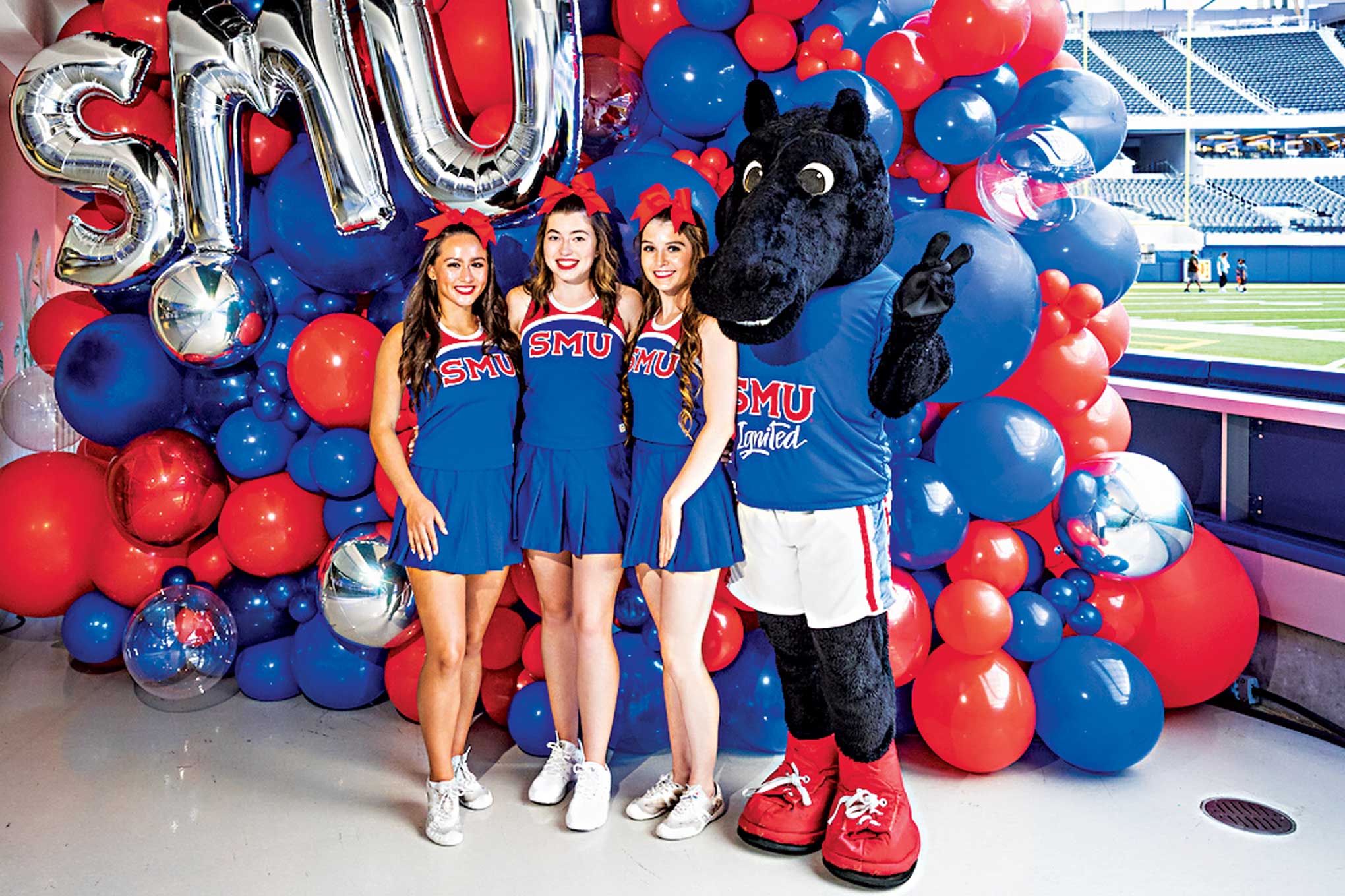 Photo of Peruna mascot and cheerleaders