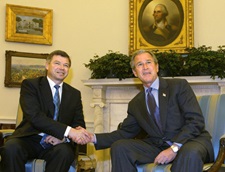U.S. President George W. Bush and Norway Prime Minister Kjell Bondevik, 2003 (c) J. Scott Applewhite