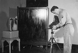 Frank Davis photographing X-ray (Washington, DC)