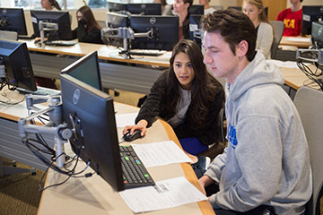 students in Kitt Investing and Trading Center