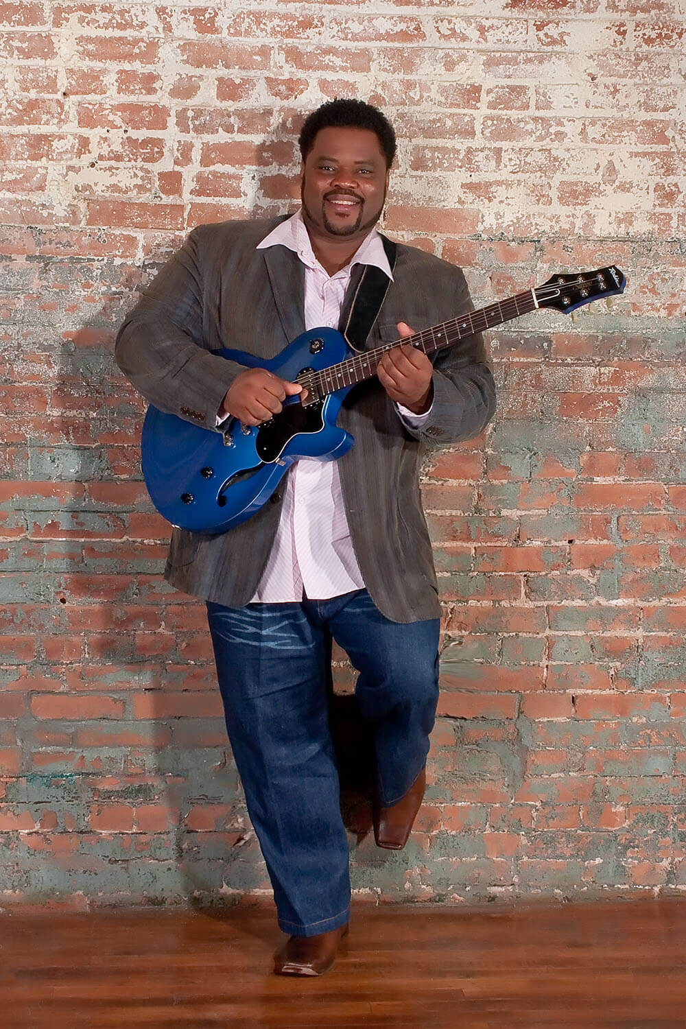 Derrick Horne with guitar
