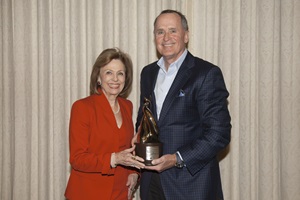 Dr. Stepanie Knight presents Luminary award for North Texas Honoree