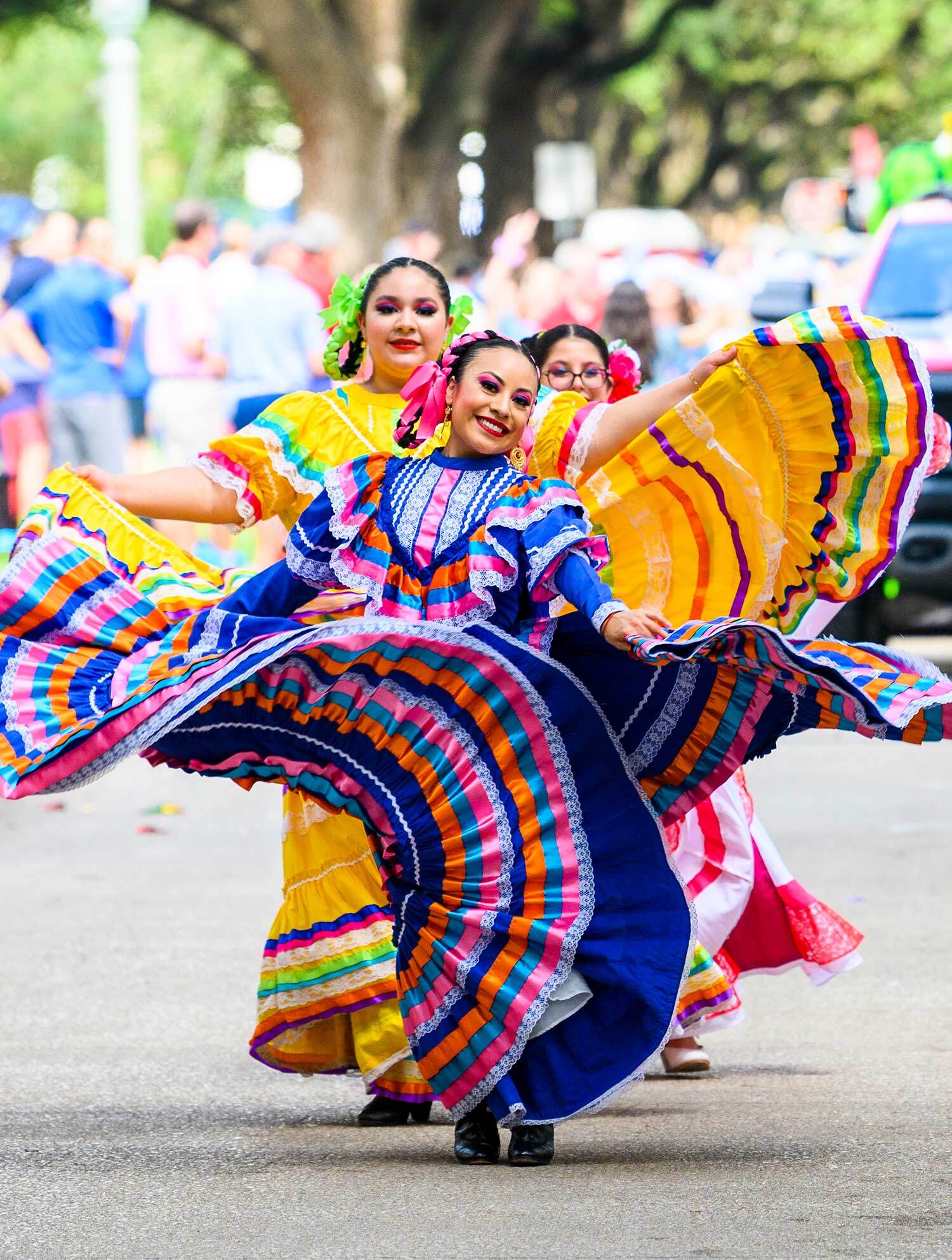 Ballet folklorico dancers during the boulevard parade