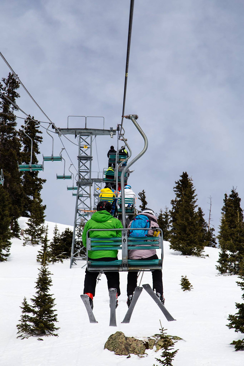 SMU-in-Taos students take the ski lift up the mountain