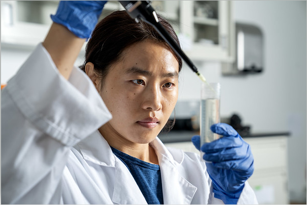 PhD student Khengdauliu Chawang working in her lab