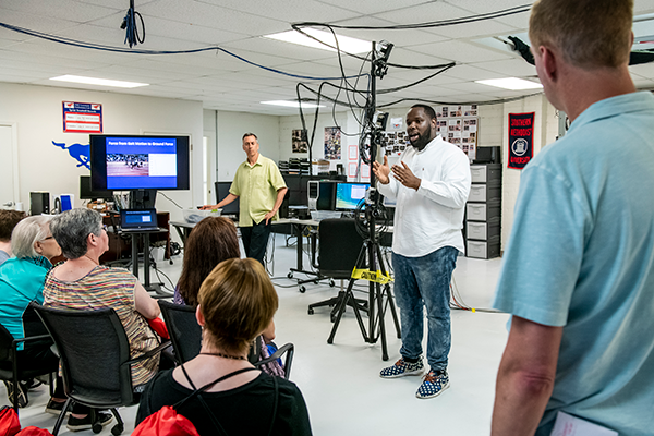 A picture shows a man is introducing SMU and the college admission for the freshman