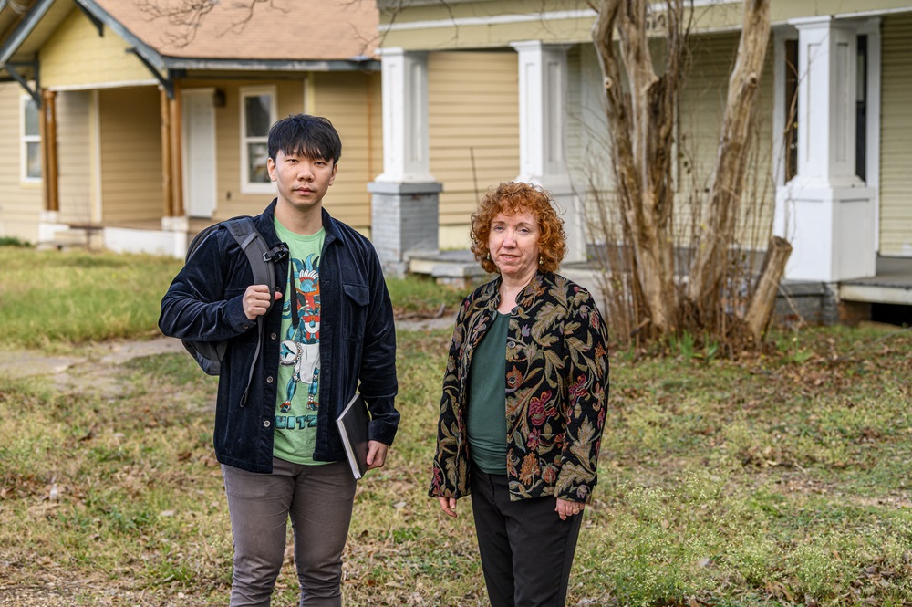 Dr. Minsker (right), along with Ph.D student Zheng Li and a team of students and researchers at SMU