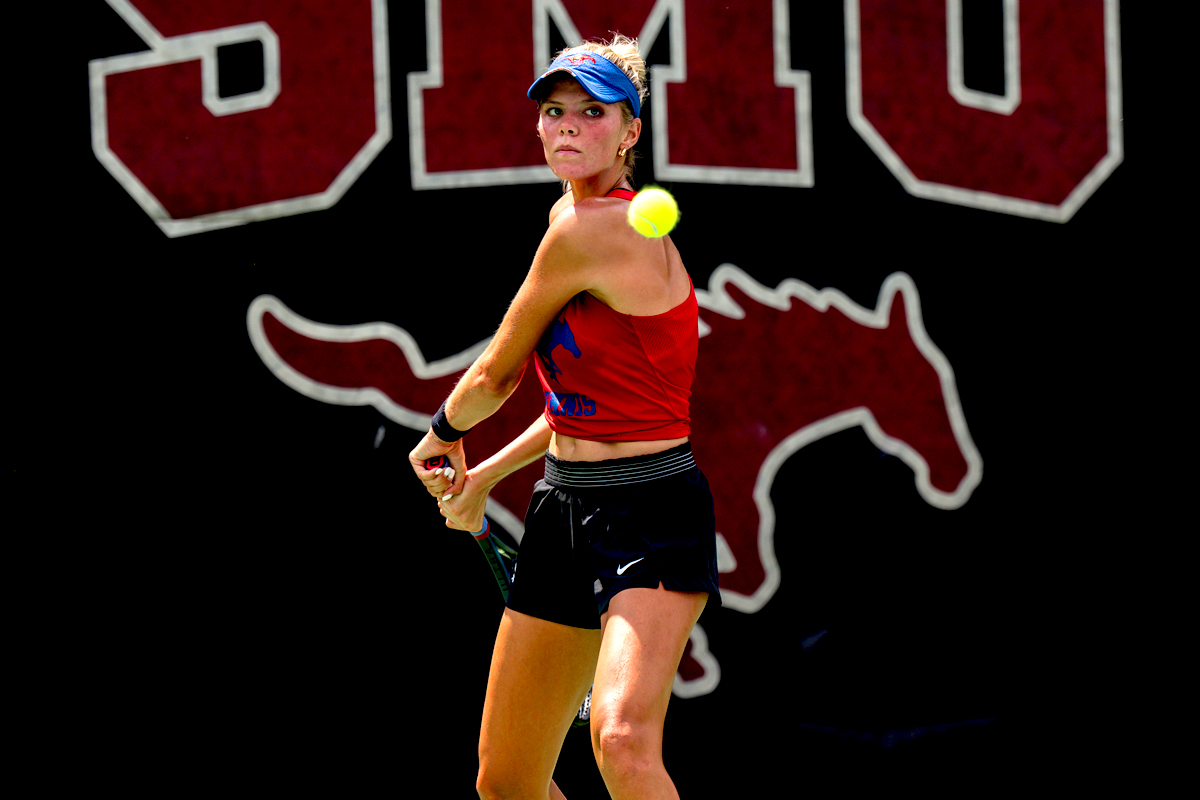 Women’s tennis player Sophie Llewellyn