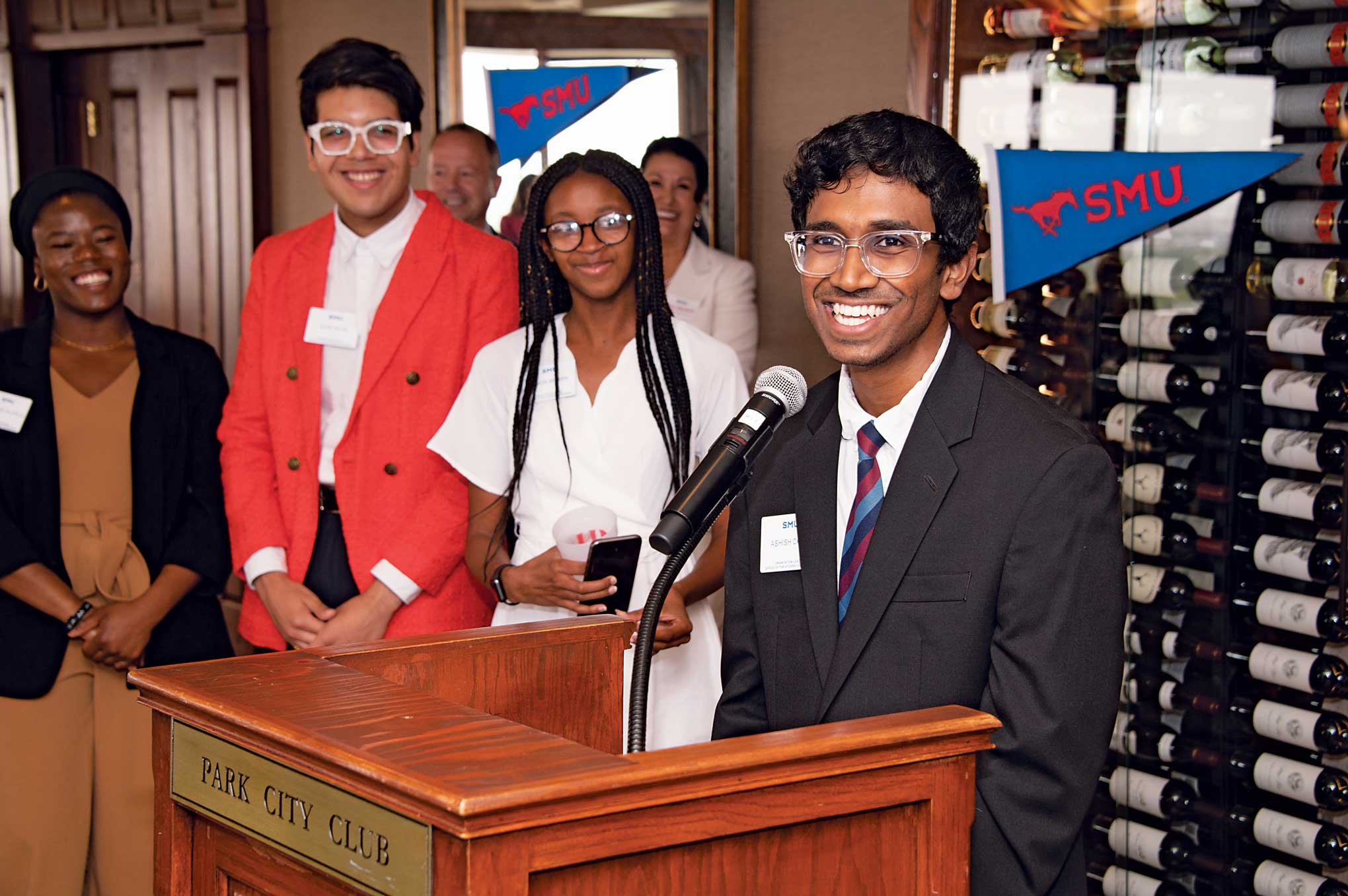 Mustang students, alumni and family gather together
