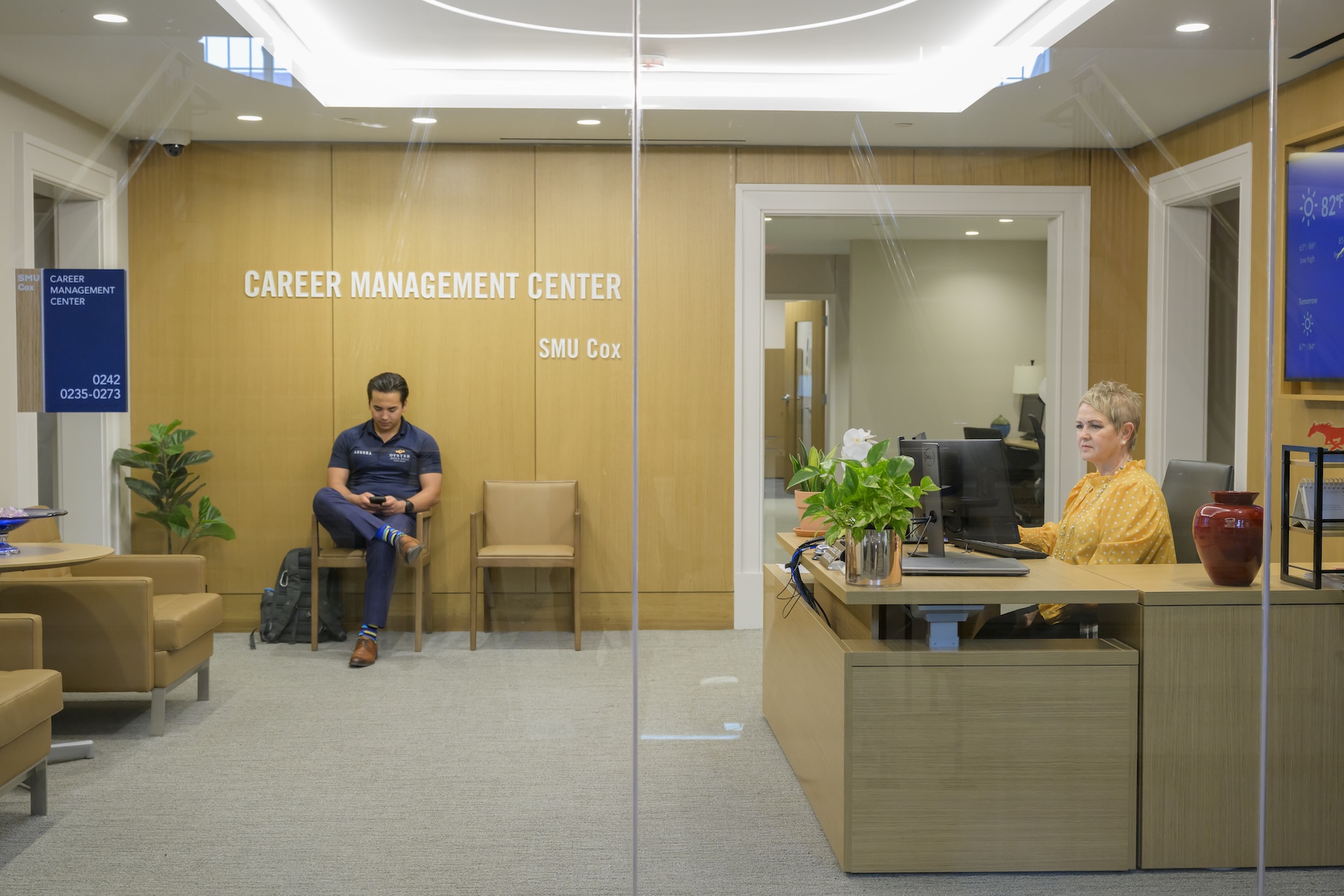 Students in online MBA programs at Cox can collaborate with the Career Management Center.