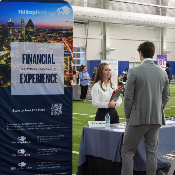 Your SMU Cox online MBA program will help you make meaningful relationships for career advancement.