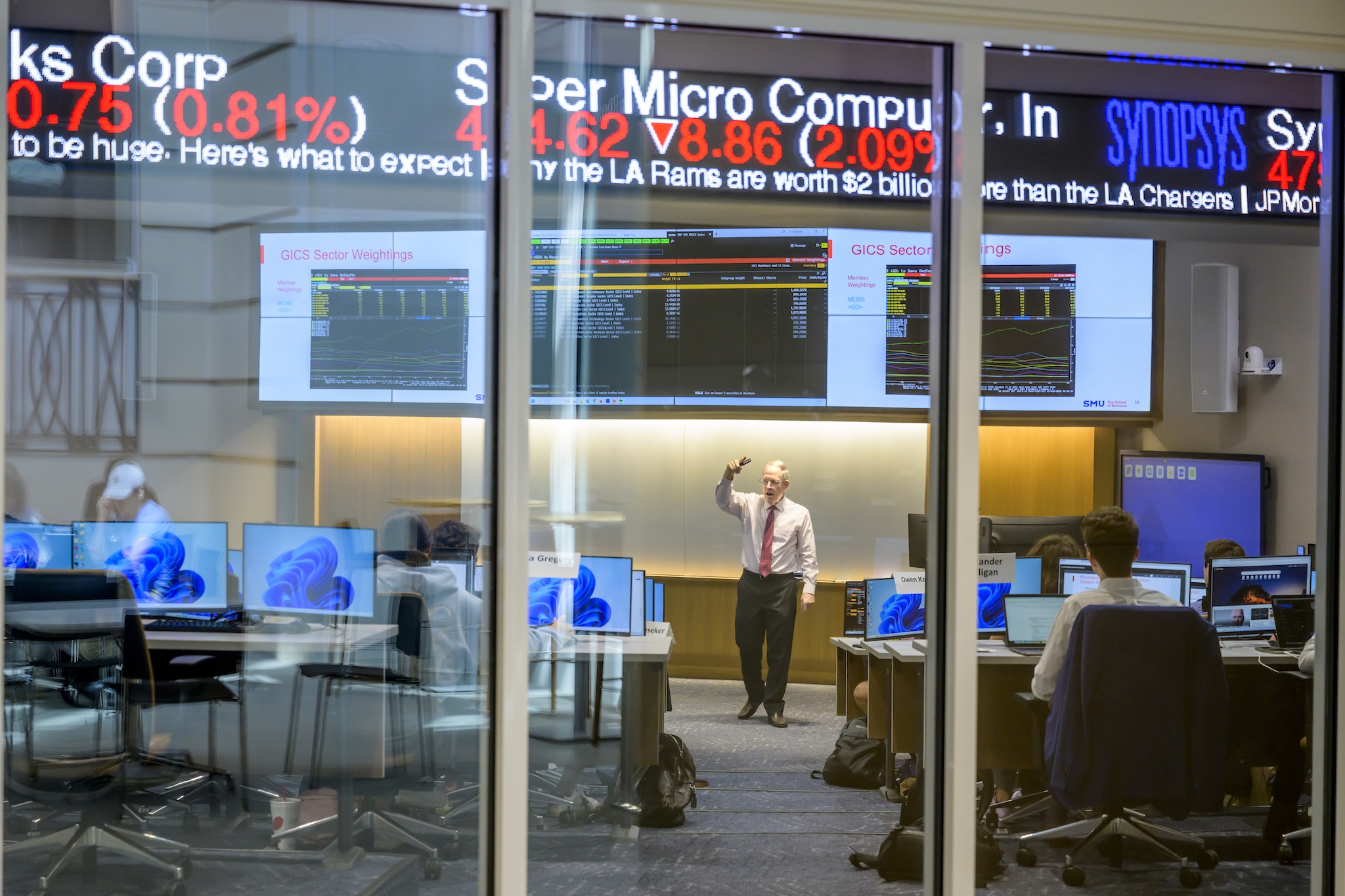 SMU Cox finance students learn to integrate financial data and technology at the Kitt Investing and Trading Center.