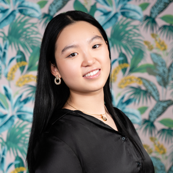 anna zhou headshot