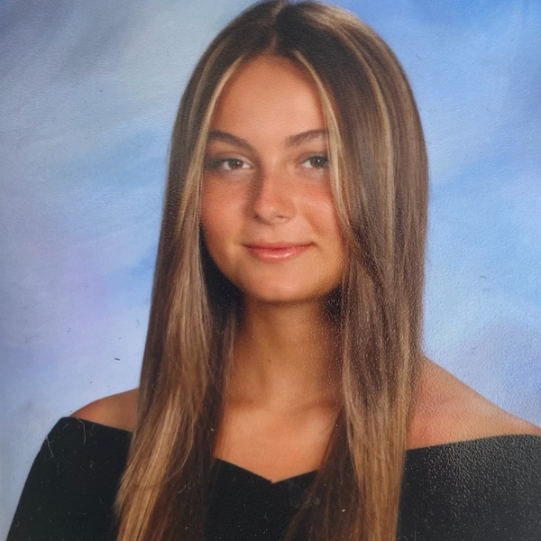 Liv Starace headshot