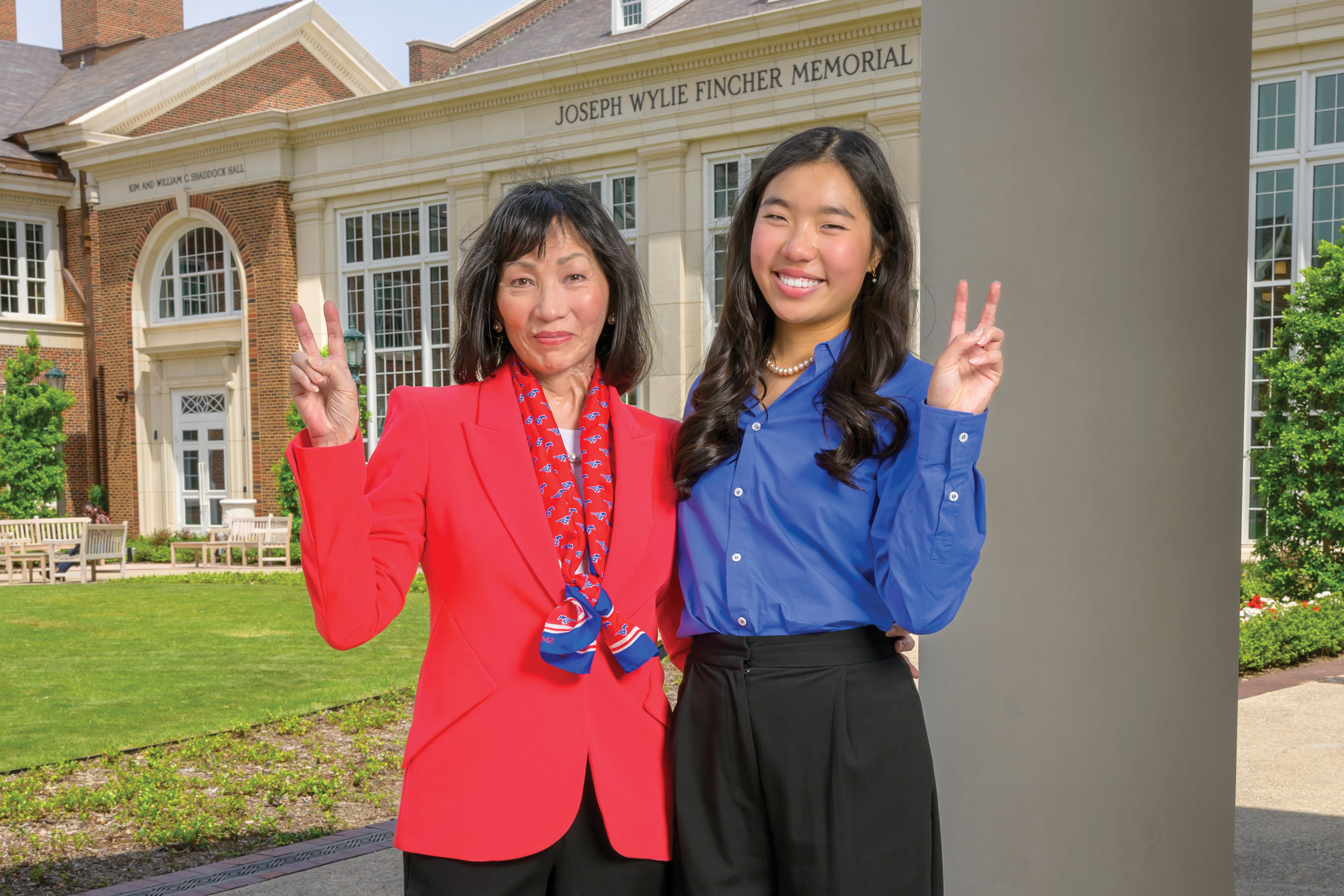 Linda Kao and daughter Juliana Lu make the pony ears hand sign