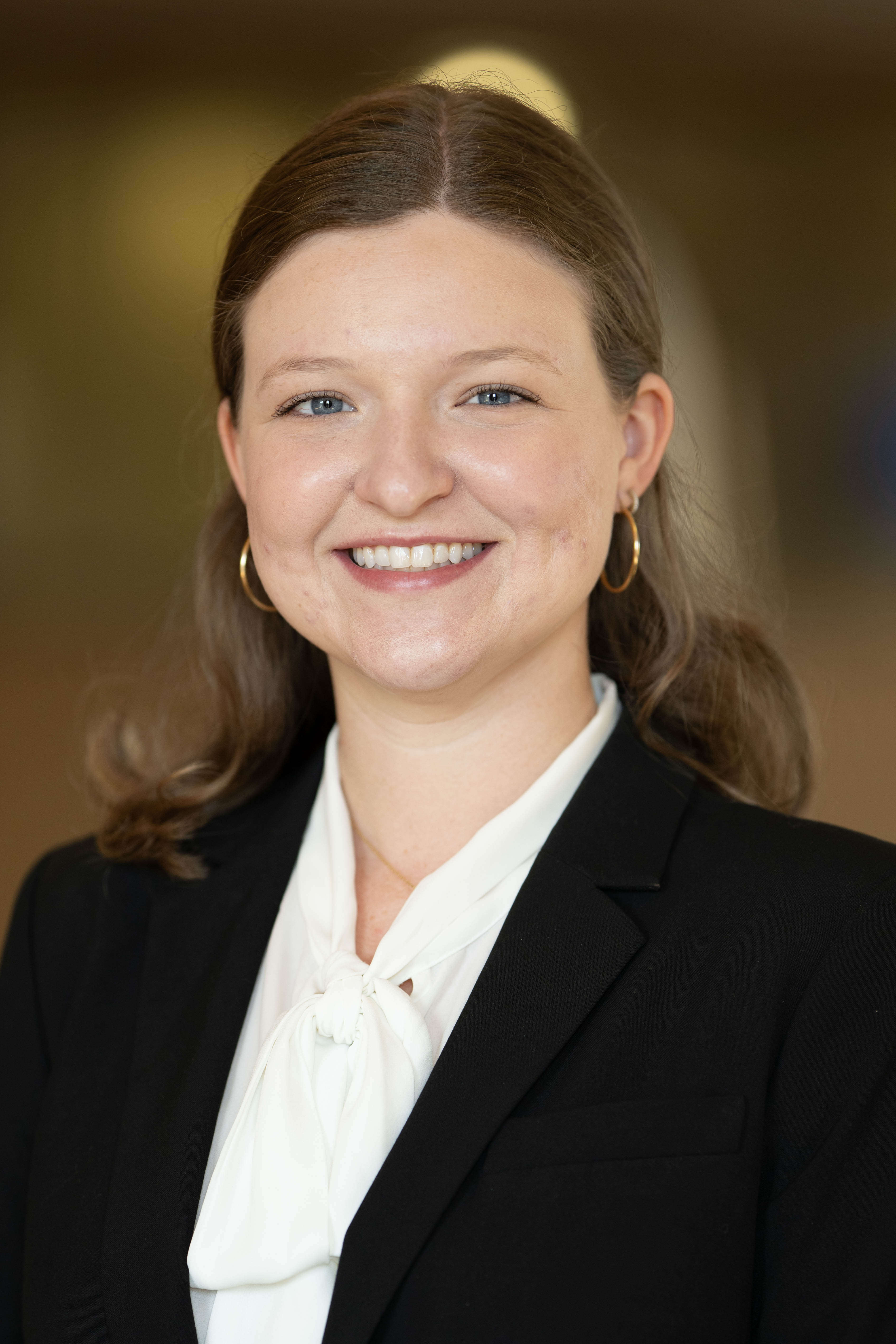 headshot of Isabelle Bates