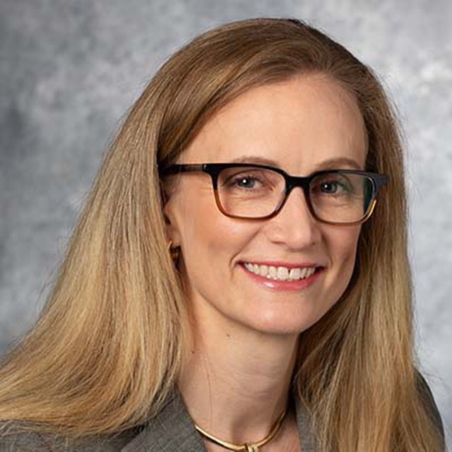 A headshot of Karin Quiñones, a member of the SMU Cox Online MBA faculty