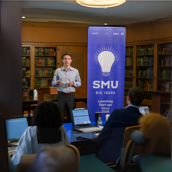 student presents entrepreneurial idea