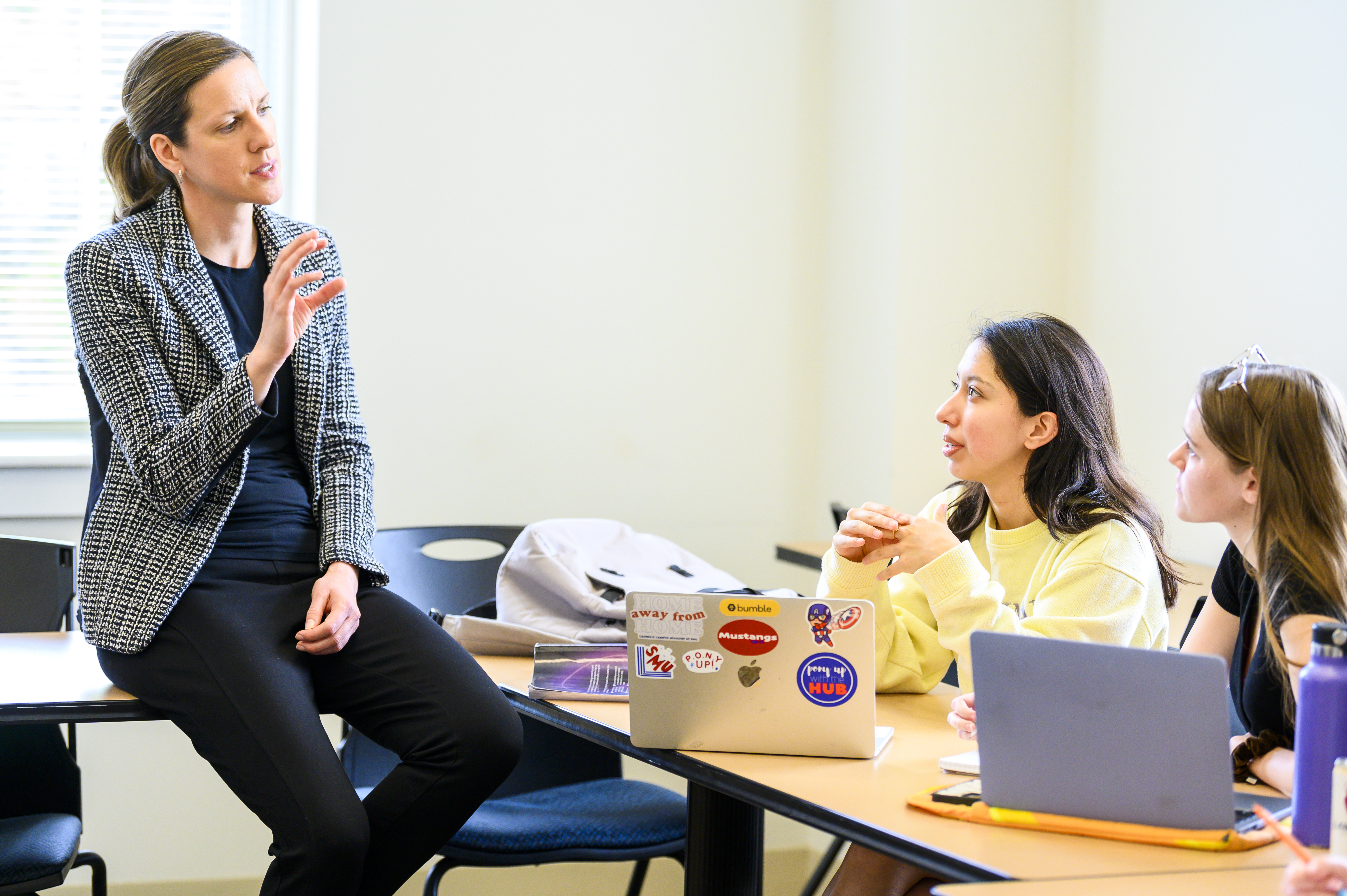 professor teaching in an mba class