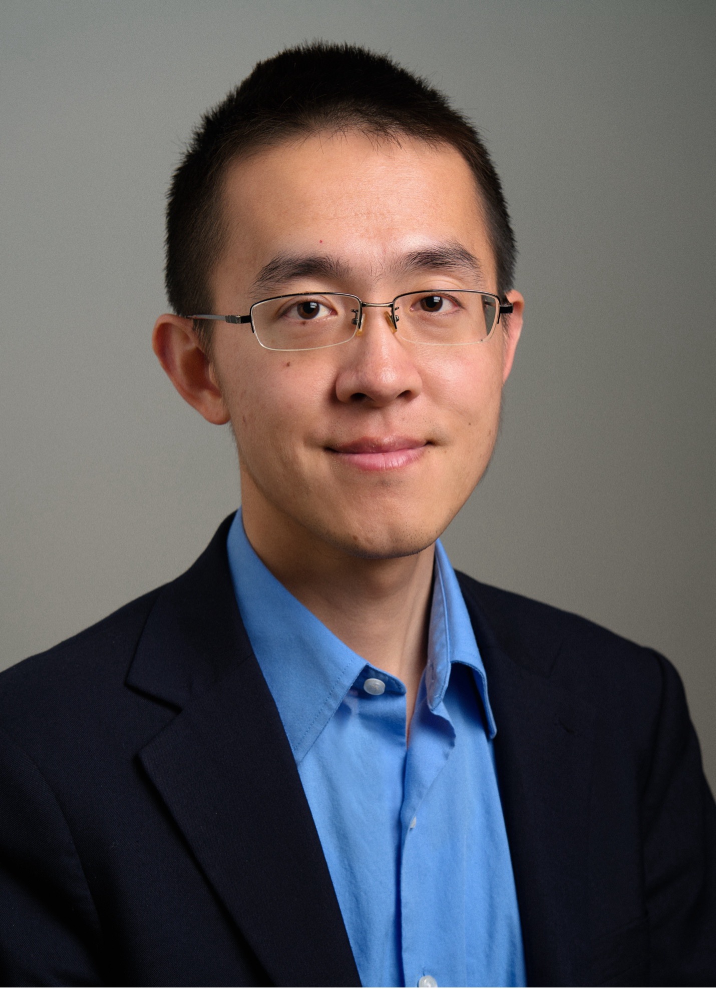 Professional headshot of visiting professor in asian history Zhongtian Han