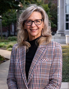 Elizabeth Stringer headshot
