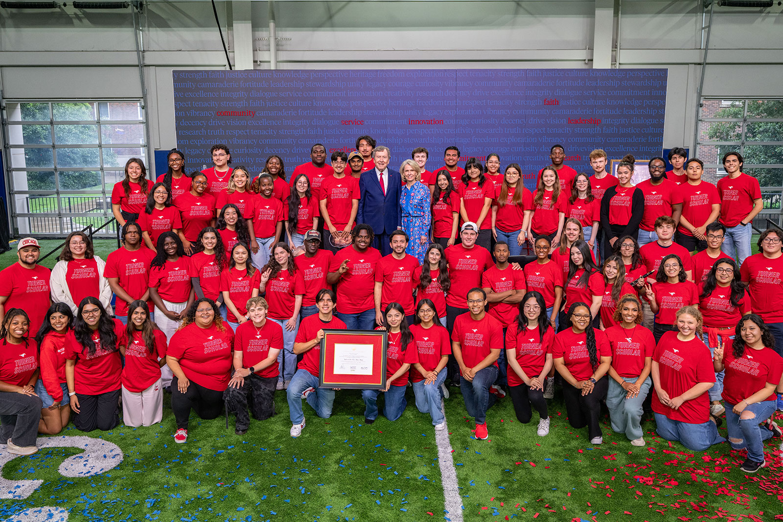 SMU President R. Gerald Turner and Gail Turner with students in the Gerald and Gail Turner Scholars Program