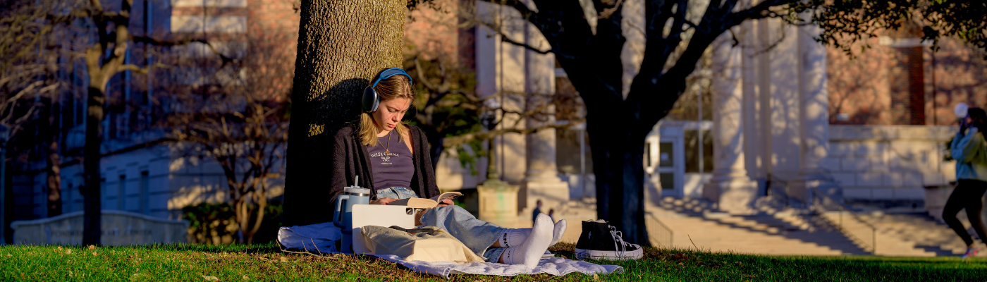 student reading outside Fondren Library