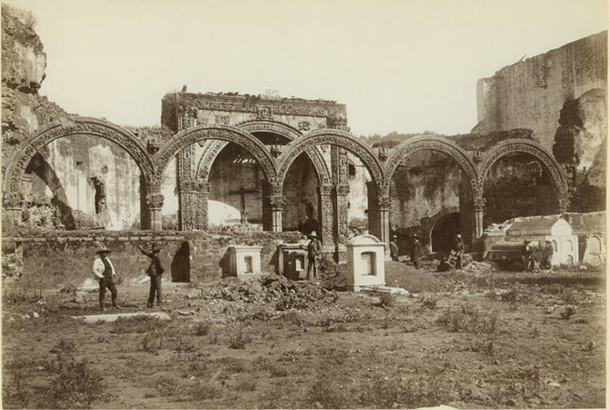 Image of Capilla Abierta, an open air chapel adjoining the Temple of San Luis Obispo at Tlalmanalco.