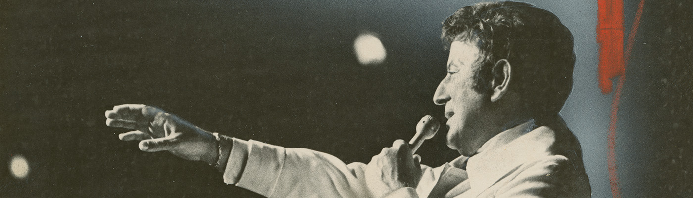 [Tony Bennett, Side Profile, Singing on Stage]