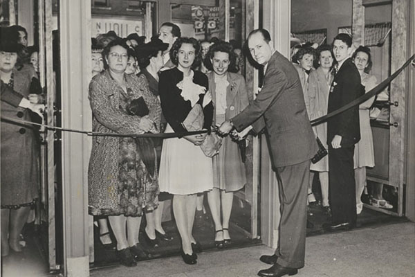 [JCPenney Fort Worth Ribbon Cutting]