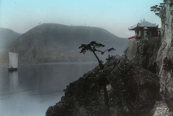 Lantern slide 'Abuto temple nes[sic]r Tomonotsu'