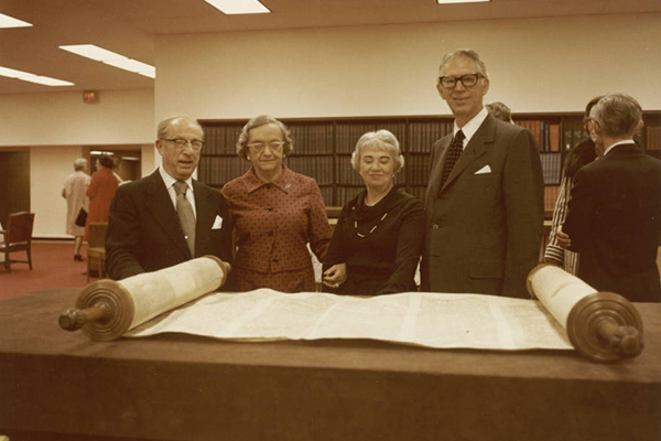 Rabbi Levi Olan, Sarita Olan, Shirley Alweis, Norman Alweis. Standing behind the Czech Torah Scroll