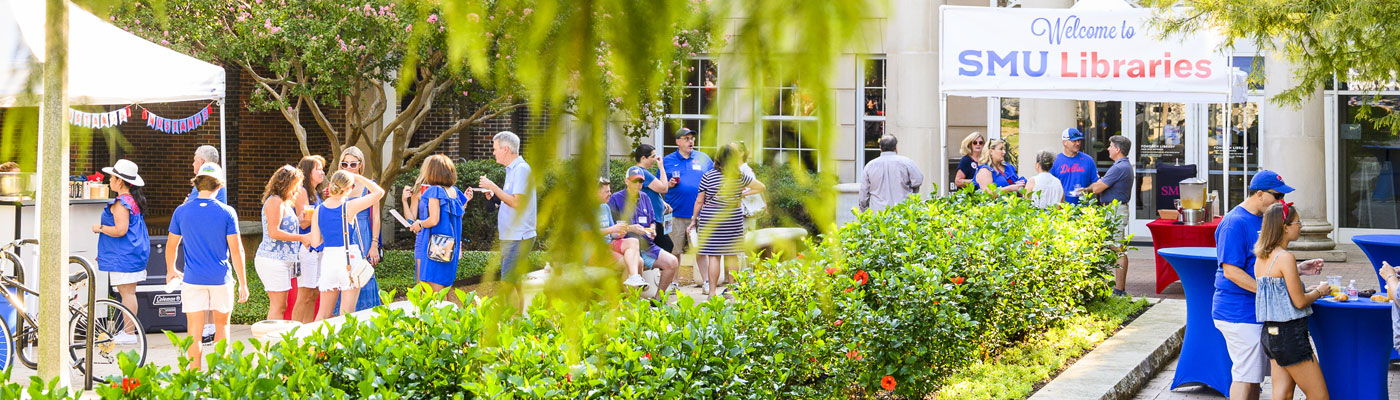 Friends, Families, and First Years event in front of Fondren Library