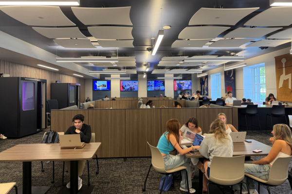 Students studying at tables and booths in Fondren Library