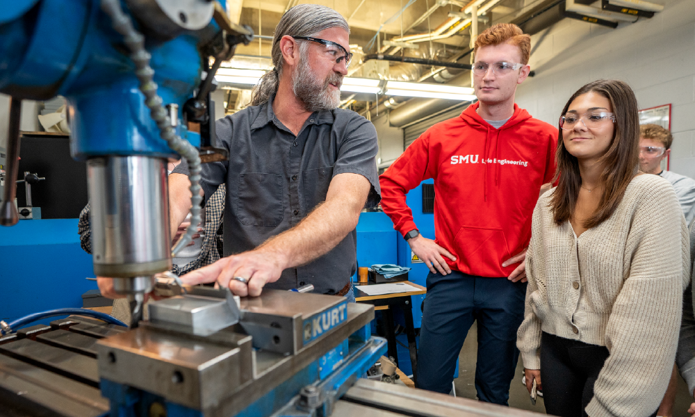 Expert faculty help mechanical engineering bachelor’s degree students in state-of-the-art labs.