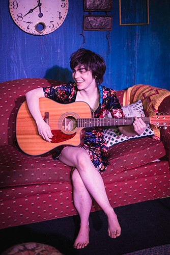 Camilla-Frontain-Guitar