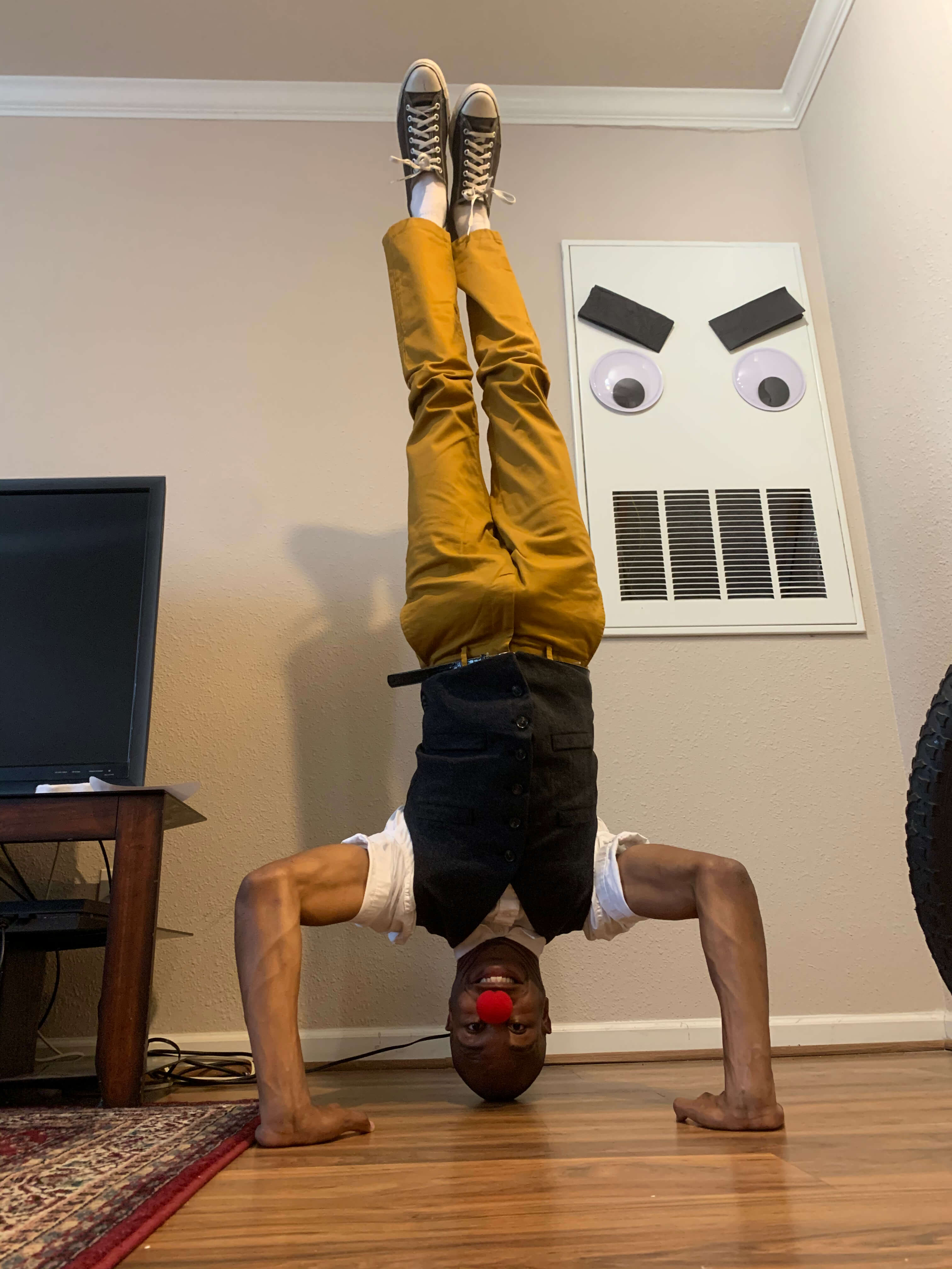 Sage-Floyd-headstand