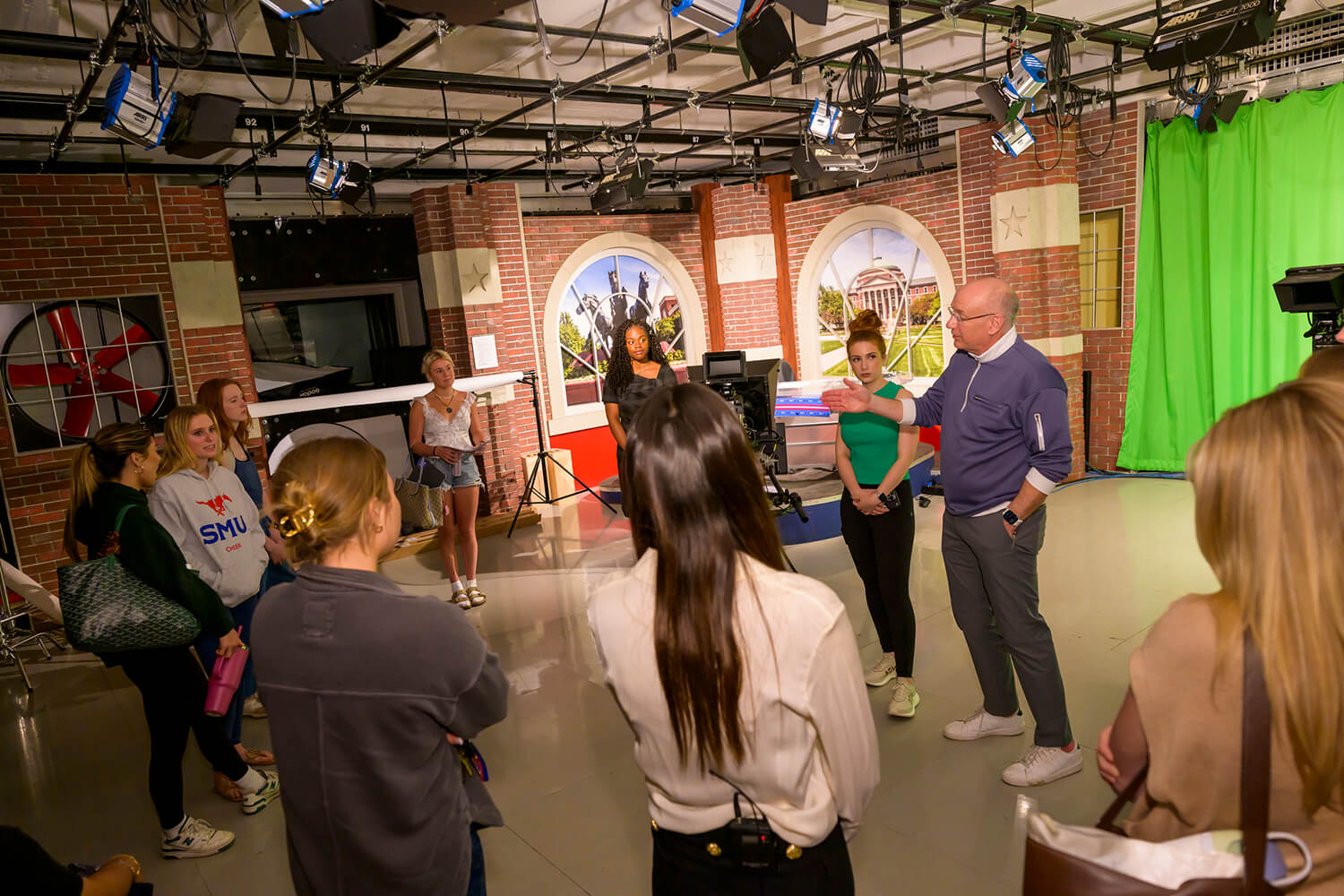 journalism students produce SMU-TV