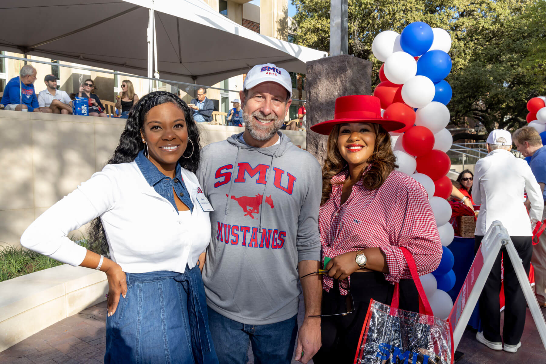 SMU Homecoming group of students outside