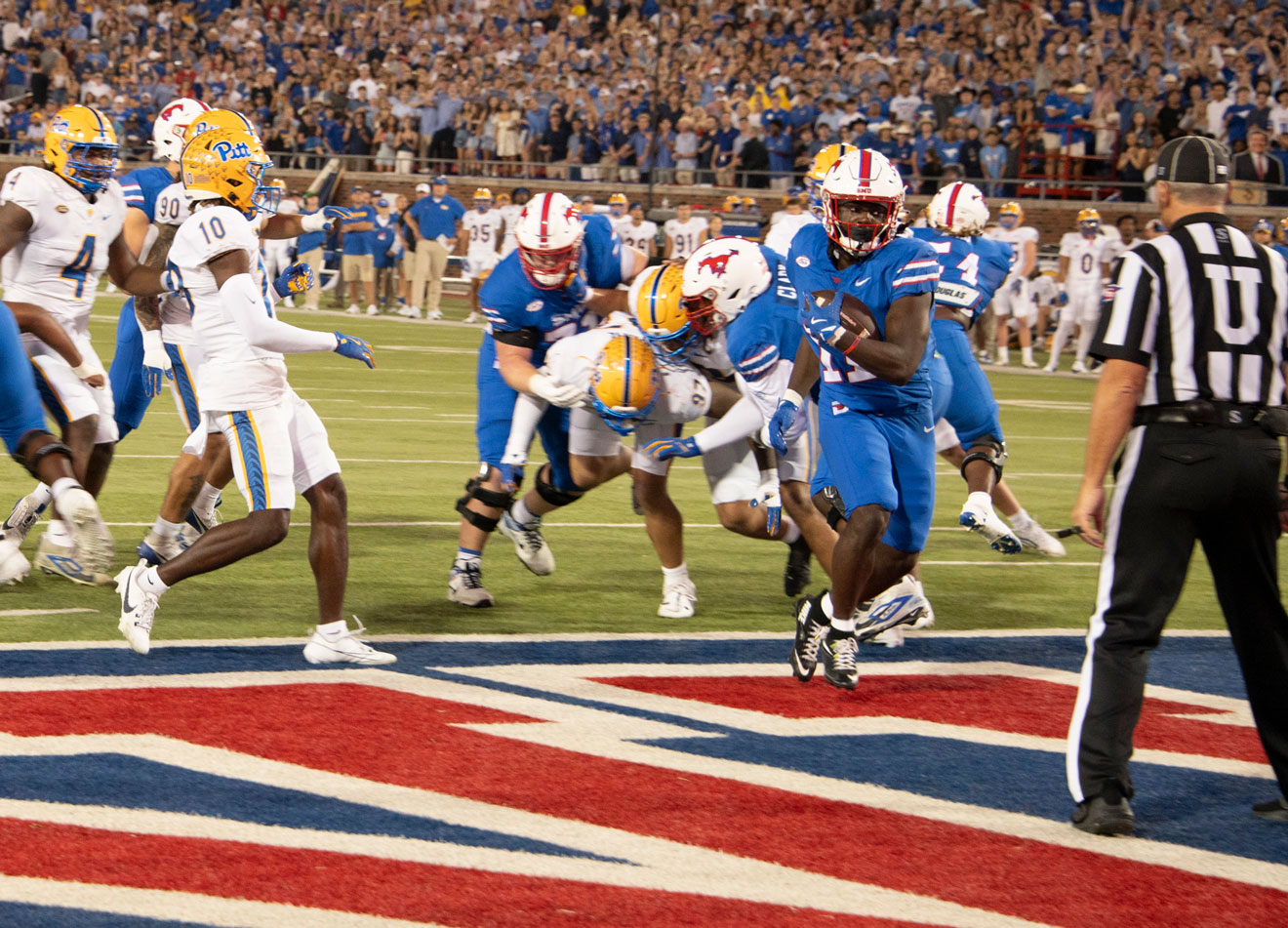 smu football on the field
