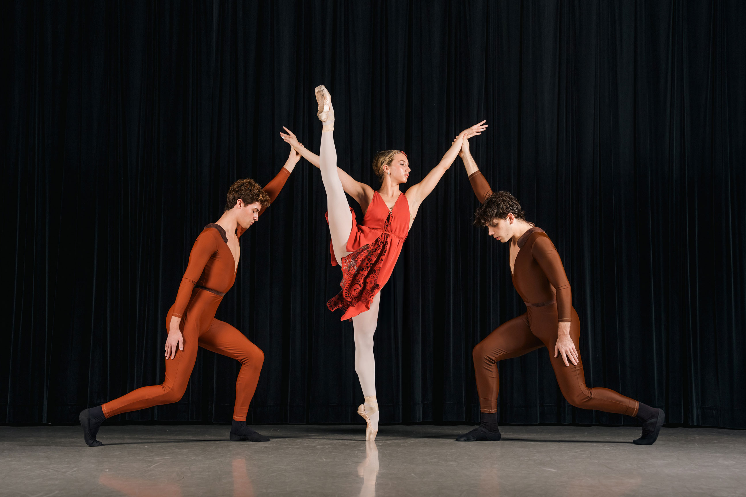 SMU students in the B.F.A. in Dance Performance program perform onstage.